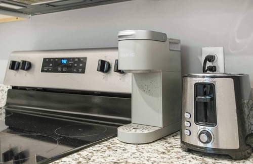 Cultural District Apartment | CozySuites Stunning 1BR in Downtown Pitts 40