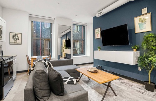 Cultural District Apartment | CozySuites Stunning 1BR in Downtown Pitts 43