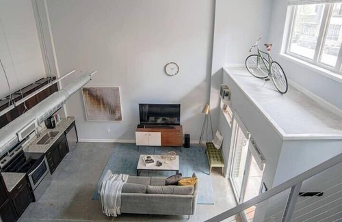 Cole-Noble District Apartment | CozySuites TWO Stylish Apts, Monument Circle, Indy