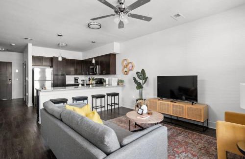 Indianapolis Apartment | Cozysuites Upscale 2BR near Fashion Mall
