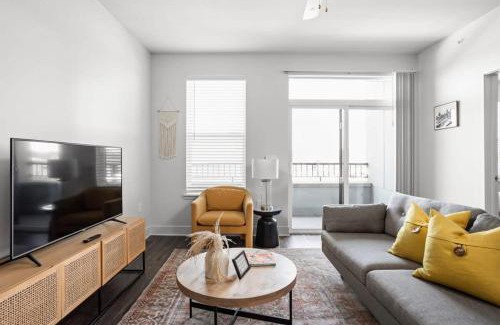 Indianapolis Apartment | Cozysuites Upscale 2BR near Fashion Mall