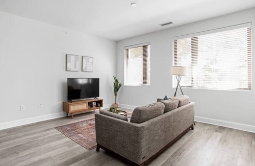 Meridian-Kessler Apartment | CozySuites | Upscale Modern 2BR Broad Ripple