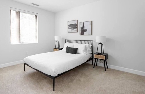Meridian-Kessler Apartment | CozySuites | Upscale Modern 2BR Broad Ripple