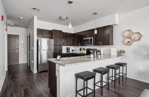 Indianapolis Apartment | Cozysuites Upscale 2BR near Fashion Mall