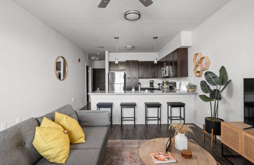 Indianapolis Apartment | Cozysuites Upscale 2BR near Fashion Mall