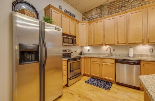 Bristol Apartment | CozyUrbanLoft-Unwind,HardRockCasino,Music