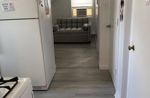 Livingston Apartment | Cozzy Get Away Priv. Apt/St BarnabaS Hosp/NYC/EWR
