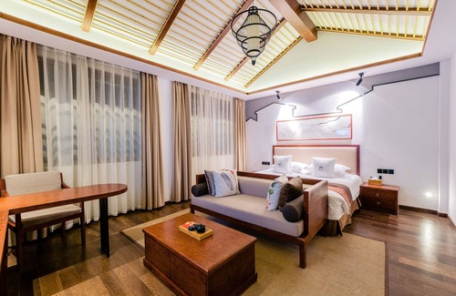 Yuhang District Hotel | CQJ Lestay Hotel
