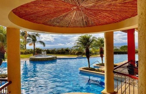 Santa Ana Apartment | CR MARIPOSA RENTALS Cozy Retreat with Pool,Tennis,Gym,Free WiFi