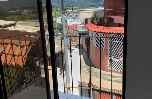 San Rafael Arriba Apartment | Moderno Apartamento en la Ciudad