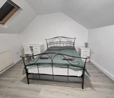 Waddon Apartment | CR0 Purley Way Serviced Accommodation