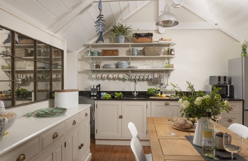 Mousehole Cottage | Crab Cottage - a cottage that sleeps 2 guests in 1 bedroom