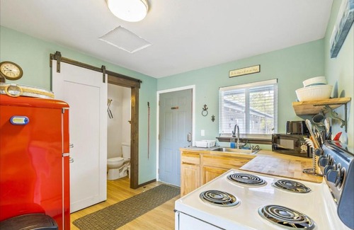 Raymond House | Crab Pot Condo