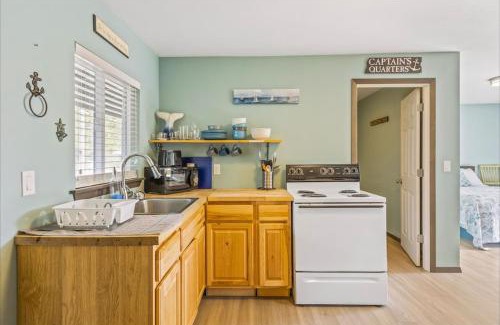 Raymond House | Crab Pot Condo