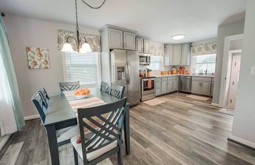 Colonial Beach House | Crab Shack in Town-Walk to beach and restaurants-Sleeps 6