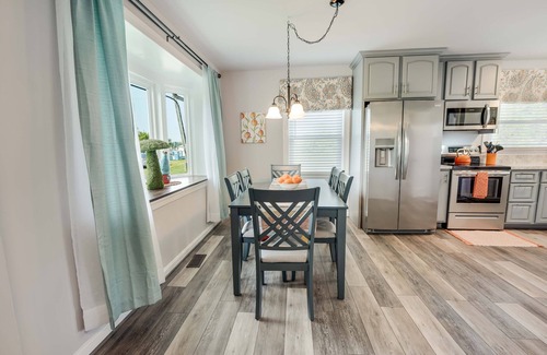 Colonial Beach House | Crab Shack in Town-Walk to beach and restaurants-Sleeps 6