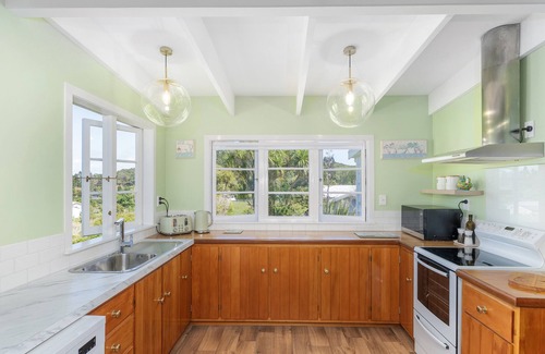 Coromandel House | Crabapple Cottage - Coromandel Town Holiday Home