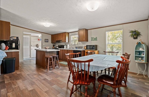 Deep Hole House | Crabby Pines - Pet friendly modern accommodations!