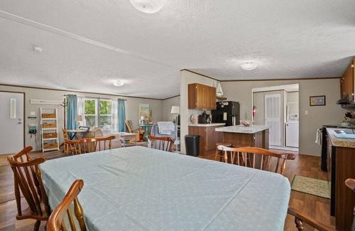 Deep Hole House | Crabby Pines - Pet friendly modern accommodations!