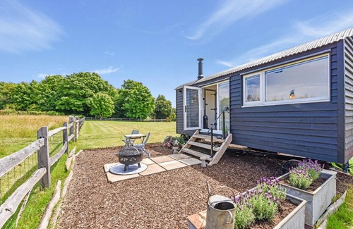 Cowplain House | Crabden Shepherd Hut - Blendworth