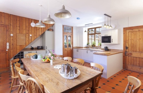 Ebford Cottage | CRABLAKE FARMHOUSE, pet friendly, with open fire in Exminster