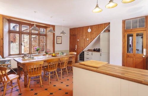 Ebford Cottage | CRABLAKE FARMHOUSE, pet friendly, with open fire in Exminster