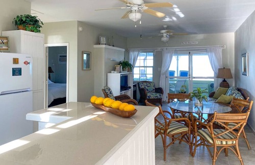 Cockburn Town Apartment | Crabtree #2 - Beachfront Just Outside your Door!