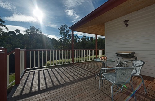 Grove Cottage | CRABTREE RIVER COTTAGES - EMILY COTTAGE -RIVERFRONT RELAXATION