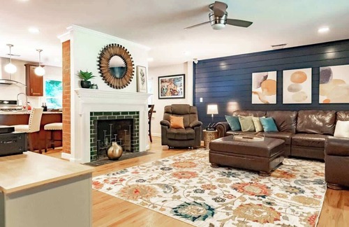 Northwest Raleigh House | Crabtree Valley Retreat - Lenovo Center, RDU, UNC Rex