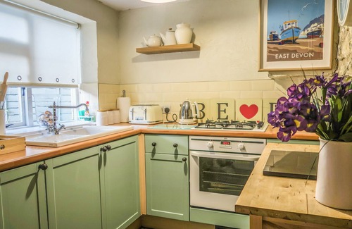 Beer Cottage | CRAFT COTTAGE, pet friendly, character holiday cottage in Beer