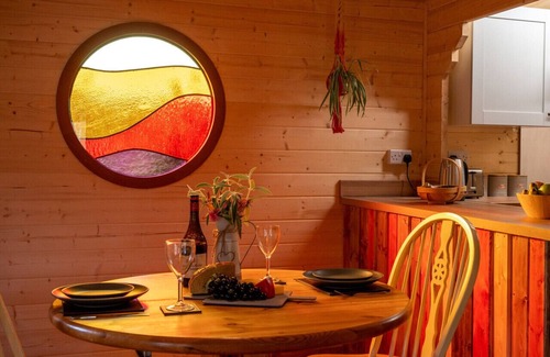 Wisbech House | Crafter's Retreat - One Bedroom House, Sleeps 2