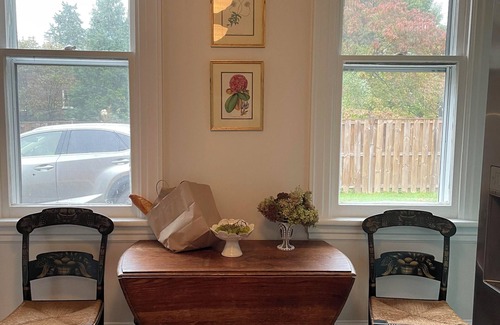Orange House | Craftsman Cottage - Charming 3-bedroom house with WiFi and AC in lovely Orange