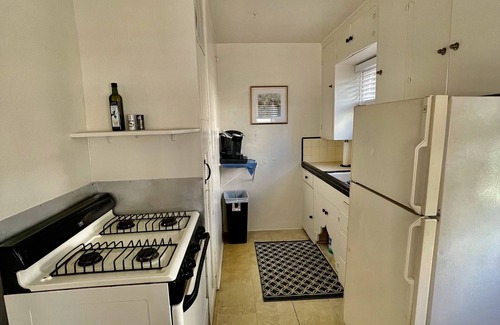 University Heights Cottage | Craftsman cottage with a yard in the heart of San Diego! WiFi, AC & Parking