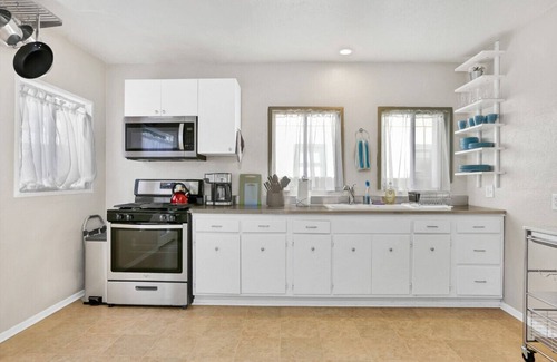 East Village House | Craftsman House Steps to Beach and Convention Center, Parking, BBQ