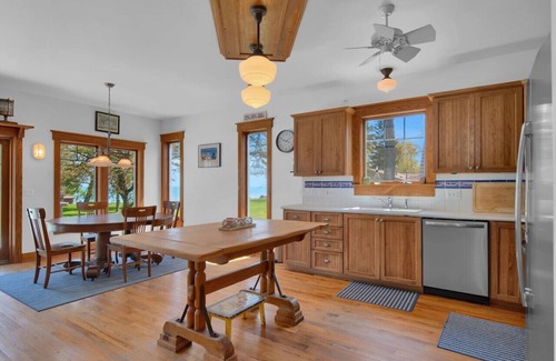 Jeddo House | Craftsman Lakefront Family Retreat w Great Views!