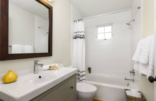 Rosedale Apartment | Craftsman Style 1Bed/1Bath; Walk to Central Market, Taco Deli, Draught House Pub