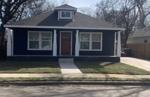 West Dallas House | Craftsman-Style Home near Downtown