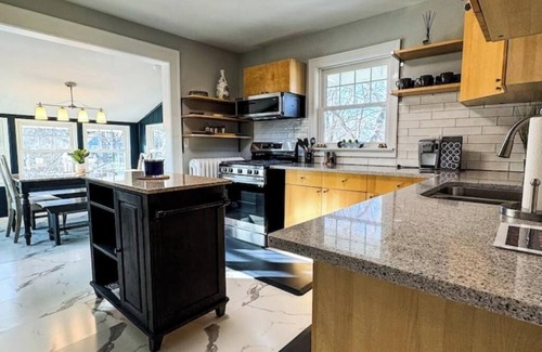 Willmar House | CRAFTSMAN’sUPSTAIRS! 3 bd rm w/impressive attic!