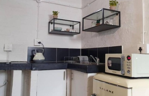 Downtown Johannesburg Apartment | Craftsmen's ship Maboneng, Apartment