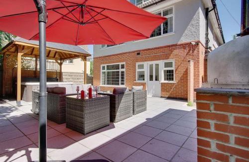 Bournemouth City Centre Villa | Craig Side Villa with Hot Tub
