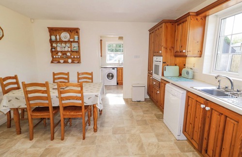 Coleraine Cottage | CRAIGLEA COTTAGE, family friendly, with a garden in Coleraine