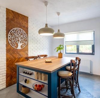 Candesti-Vale Villa | Craita Merelor The PLACE