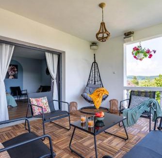 Candesti-Vale Villa | Craita Merelor The PLACE