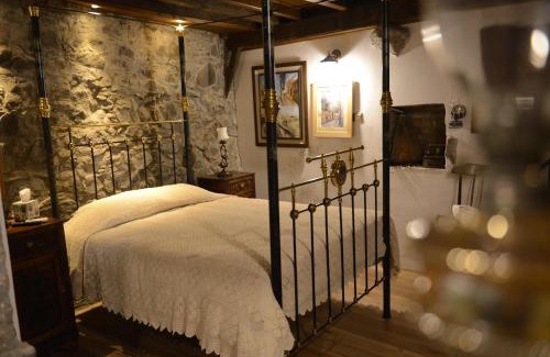 Alona House | Crambero Suites