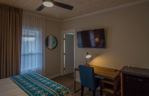 Regional District of Nanaimo Hotel | Cranberry Arms Inn