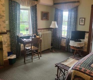 Louisbourg Hotel | Cranberry Cove Inn