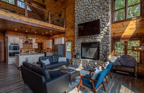Frank Cabin | Cranberry View Lodge - VIEWS, Privacy, Gated Community, Game Table!