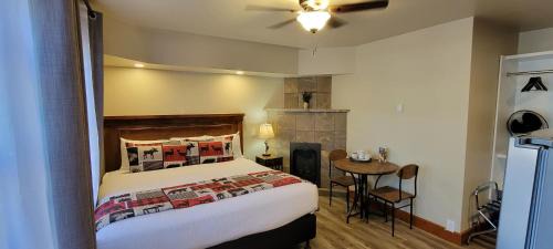 Waterton Park Cabin | Crandell Mountain Lodge