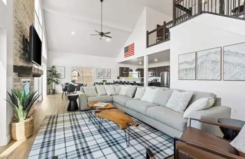 Kimberling City House | Crane’s Nest-Year Round Private Pool & Hot Tub