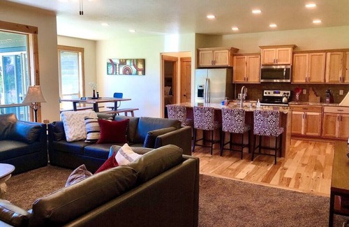 Tamarack Resort Apartment | Crane Shores Cabin .